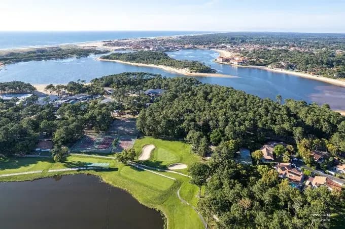 Lago de Soustons y la costa atlántica desde el aire